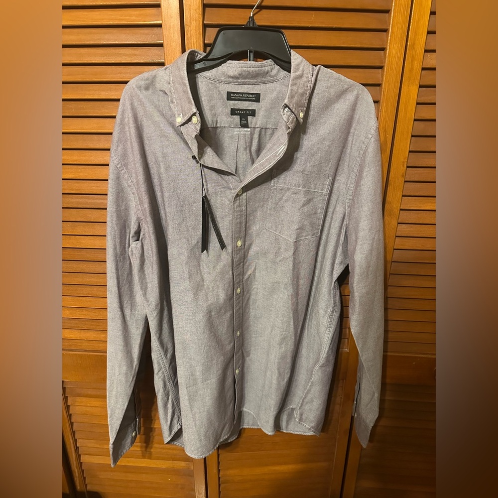 Banana Republic mens long sleeve shirt. Size XL. Plum like color. Nwt.